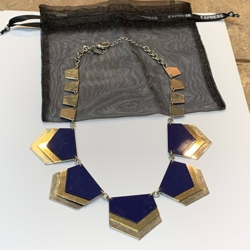 Express chunky geometric statement necklace w/ bag